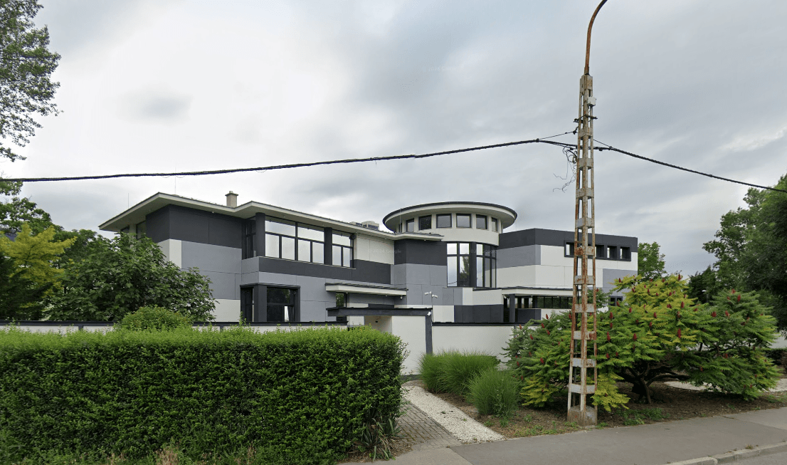 B34 Irodaház